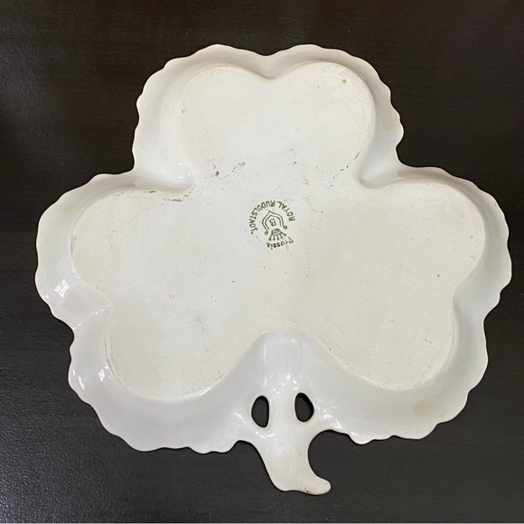 Vintage ROYAL RUDOLSTADT Prussia Hand-painted Clover leaf shaped Dish - Picture 10 of 11